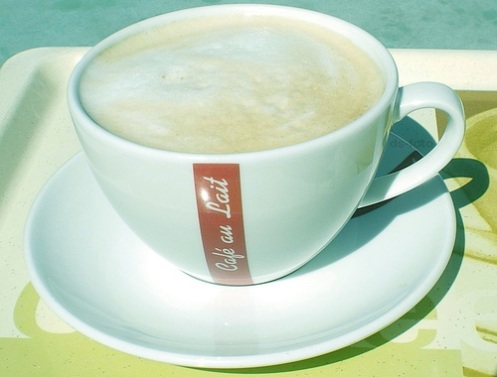 2009-wikipedia_Milchkaffee_Cafe-au-Lait_dirschne-ds-foto